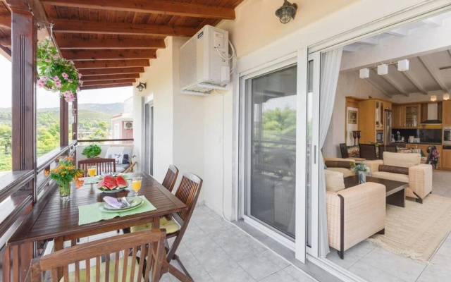 Beautiful and Modern Apartment in Neos Marmaras