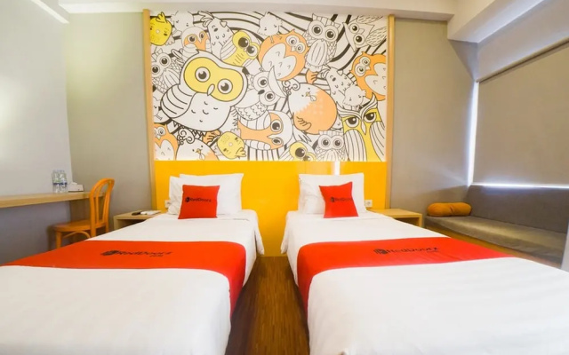RedDoorz Apartment near Golden City Mall