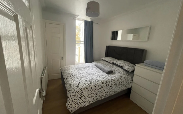 Newcourt Heights Sleeps 4 With Balcony