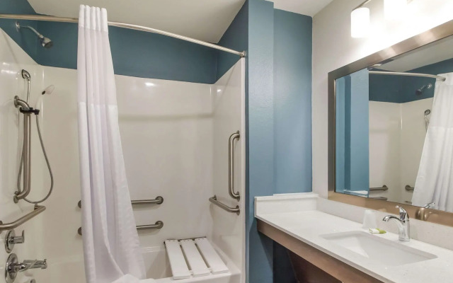 Woodspring Suites Lake Jackson