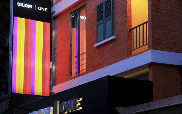 Silom One Hotel Бангкок вид на фасад