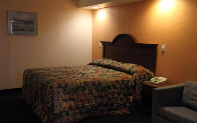 Inland Inn & Suites