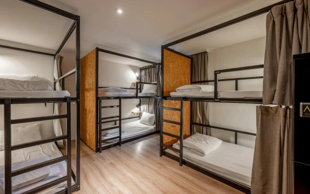 Light Hostel