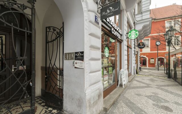Отель Royal Road Residence вид на фасад