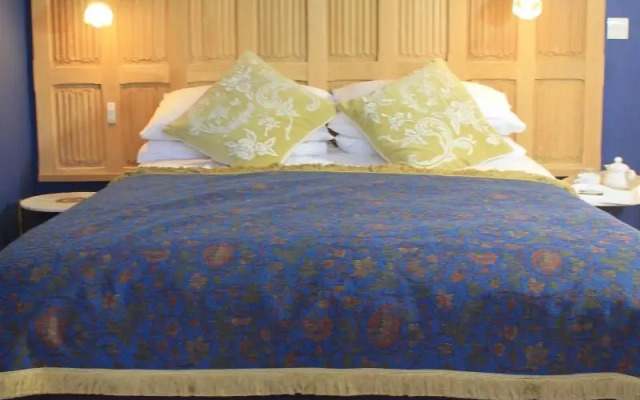The Lodge at Hemingford Grey House