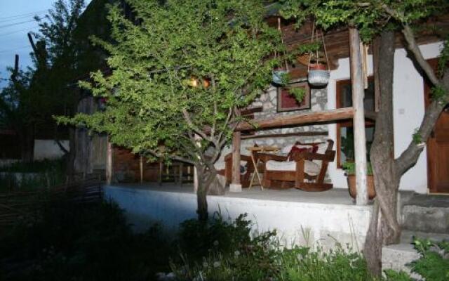 Отель Guest House Kamenik Болгария, Чепеларе - отзывы, цены и фото номеров - забронировать отель Guest House Kamenik онлайн вид на фасад