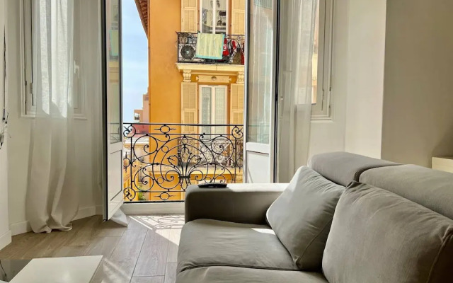 Stylish 3-bedroom Gem Steps From Monaco Spacious