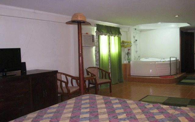 Red Tulip Hotel