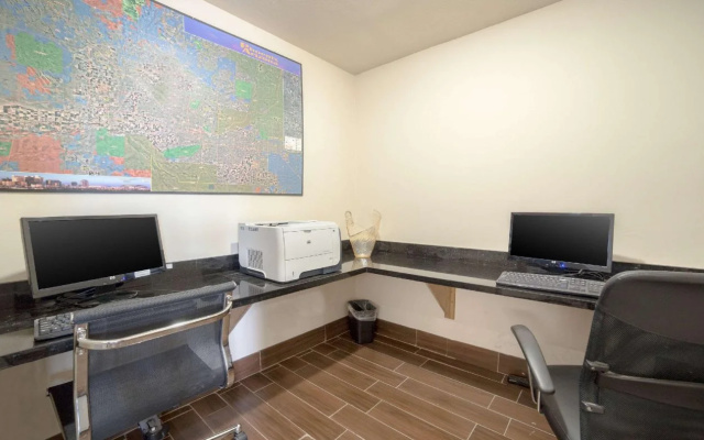 Sky Harbor Airport Inn