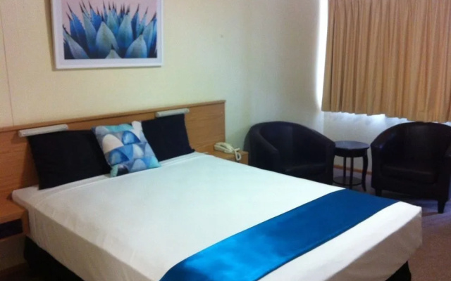 Comfort Inn Blue Shades