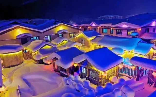 Xuegu Junbao Inn (China Snow Valley Scenic Area)