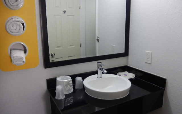 Motel 6 Portland, TX