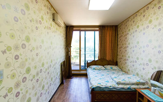 Hongchen Haeri House Pension