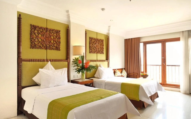 The Grand Hill Bistro Cafe & Resort Hotel