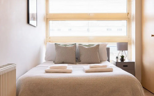 Stunning 2 Bed Flat near Tower Bridge