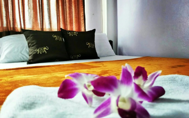 Na Banglampoo Hotel