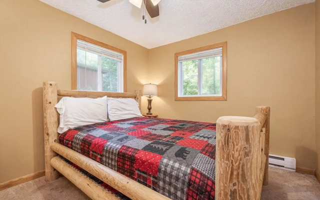 Cabin At Slope'S Edge