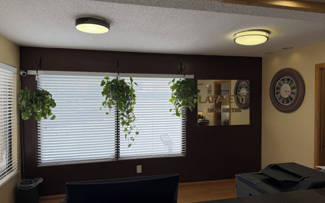 Lafayette Inn & Suites