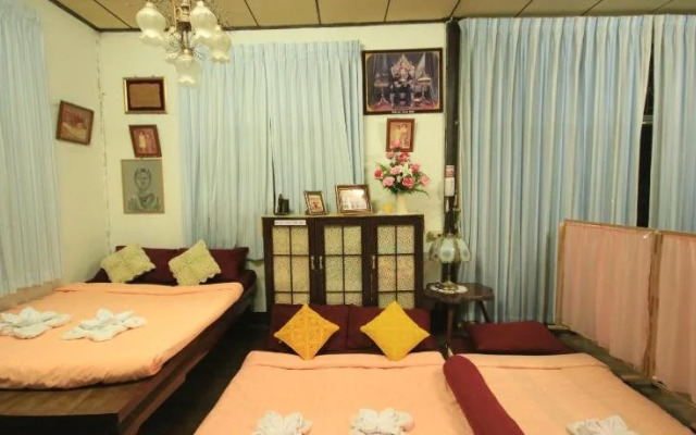 Norachan Guesthouse - female only