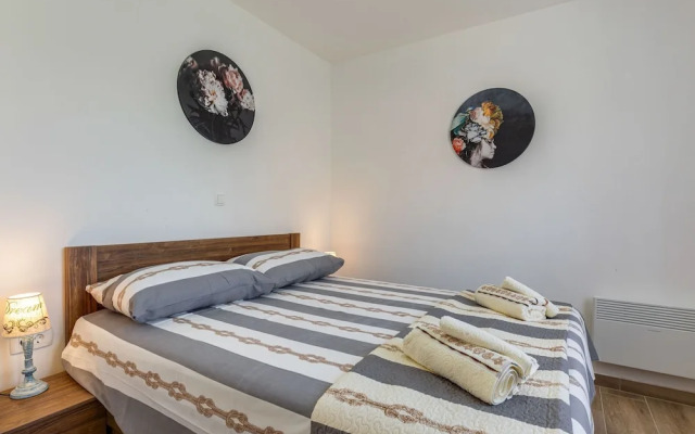 Swanky Holiday Home in Privlaka Near Sea Beach