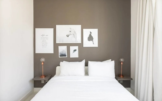 Stunning 2BR Home in West Kensington W/balcony