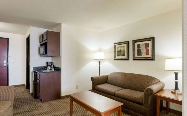 Quality Suites Huntsville Near University