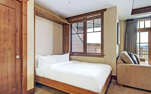 One Ski Hill Place S8212