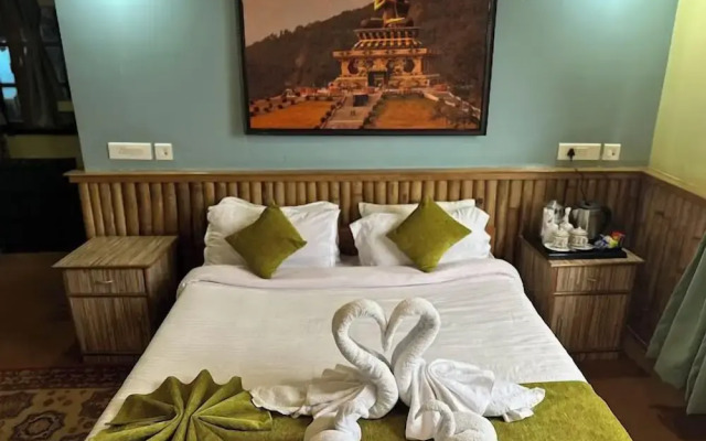Hotel Ravongla Star
