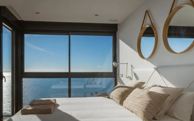 Stunning sea view hot tube posh BLUE SKY APARTMENT