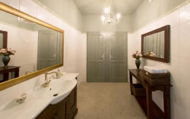 Villa Oliva Boutique Rooms & Spa Zamárdi