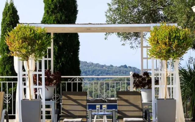 Juniper House - Charming 3 bed Villa With sea View