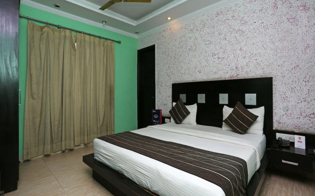 OYO 6895 Hotel Cybercity Rooms & Suites