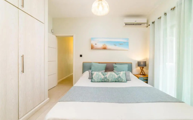 Beachcove Apt No 10