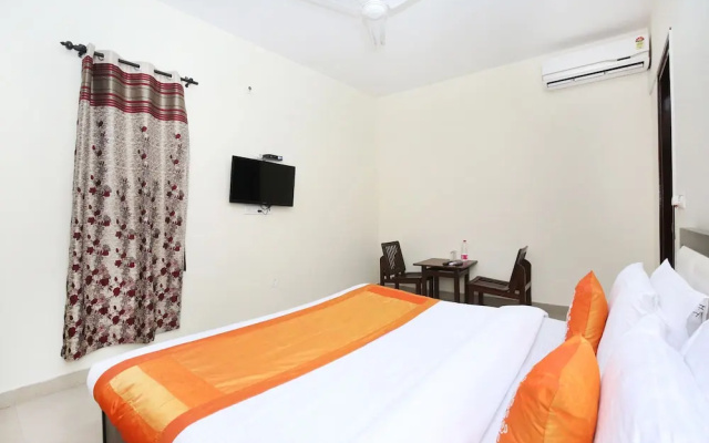 OYO 10377 Hotel Tango