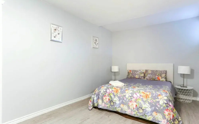 Family Home-Metrotown by Elevate Rooms