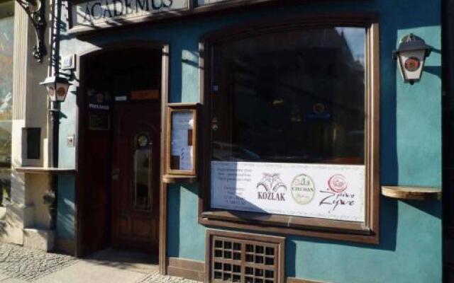 Отель Academus - Cafe/Pub & Guest House Польша, Вроцлав - отзывы, цены и фото номеров - забронировать отель Academus - Cafe/Pub & Guest House онлайн вид на фасад