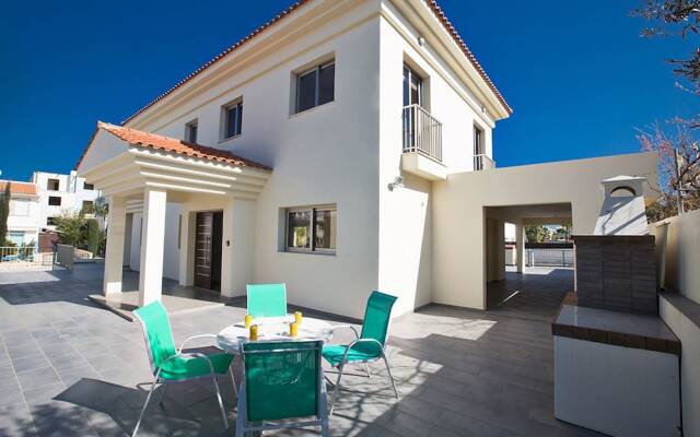 Отель Protaras Villa Theodora 1 вид на фасад