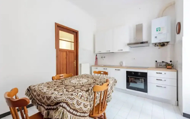 Spacious 2-bedroom flat near the beach
