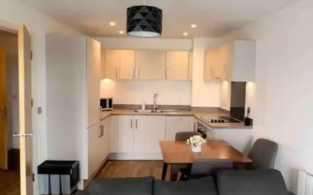 Modern 1-bed Apt, Sleeps 2 in Birmingham