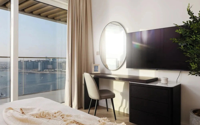 Elegant 2BR Apartment with Sea View