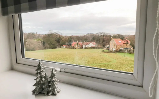 4 Maypole Green