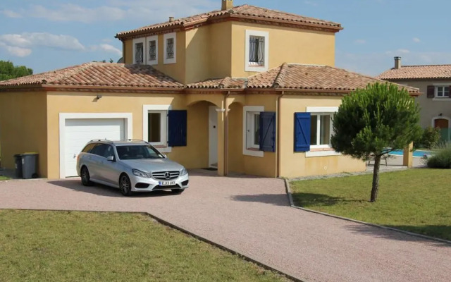 Spacious Villa Near Villemoustaussou With Pool