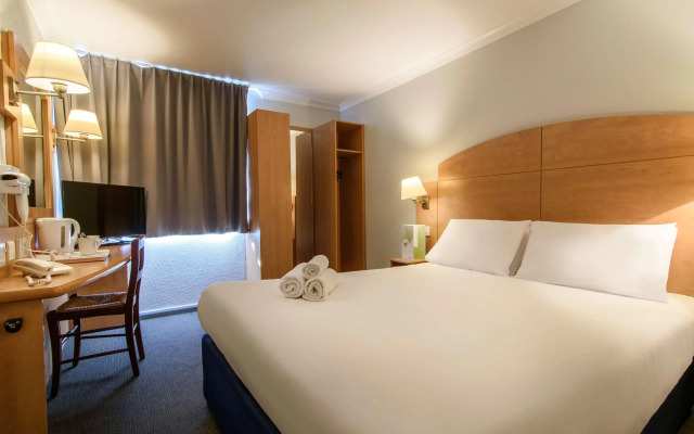 Отель Travelodge Liverpool Central Queens Dock and Arena