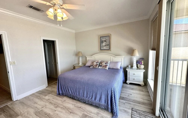 Sea Shell 3 Bedroom Townhouse by RedAwning