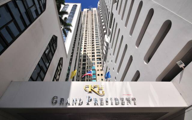 Отель Grand President Bangkok вид на фасад