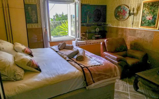 Secret Garden Apartment by Irundo