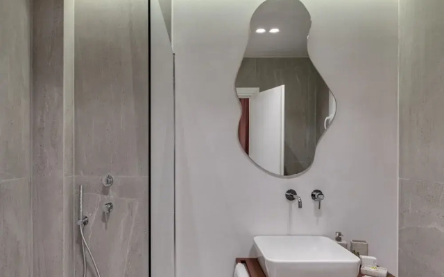 Acropolis White Key Residence