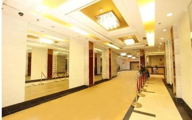 Super 8 by Wyndham Chengdu Yu Shuang Lu Subway Station
