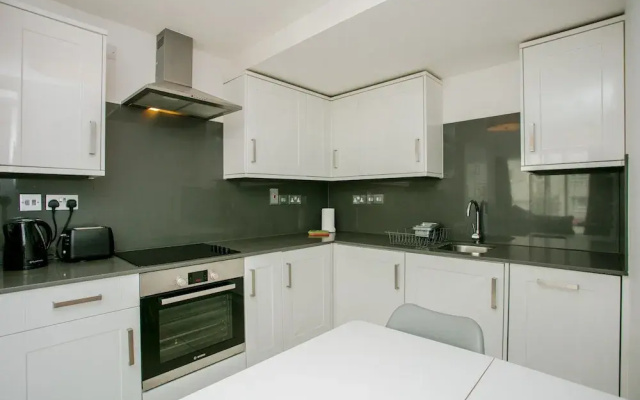 Modern 2 Bedroom Flat In Greenwich