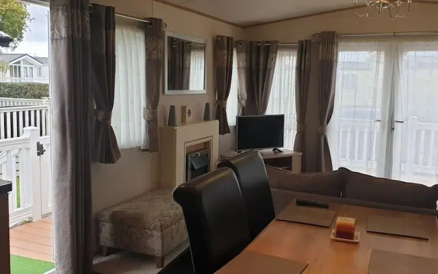 2-bed Caravan - Oakdene Forest Park